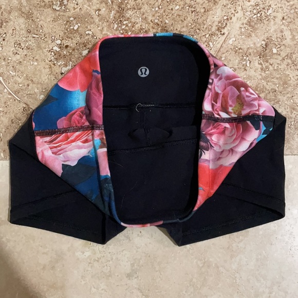 Lululemon shorts floral - Picture 2 of 3